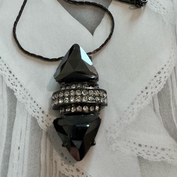 Banana Republic (retail store) Elegant Black and Silver Pendant Necklace - Picture 4 of 5